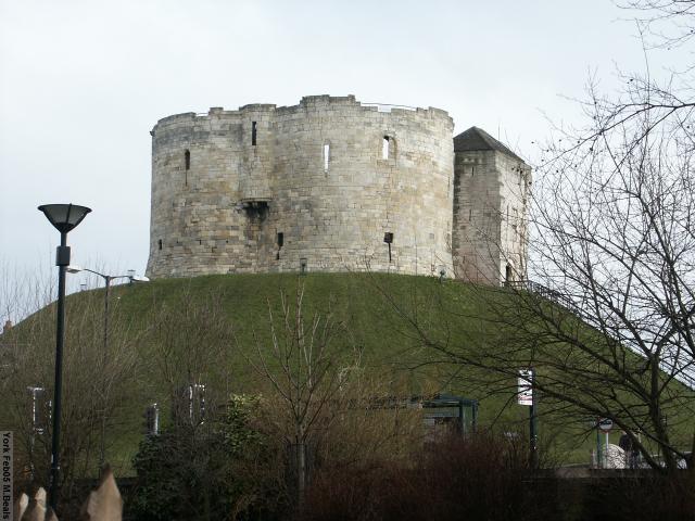 PICT5332-Cliffords_Tower