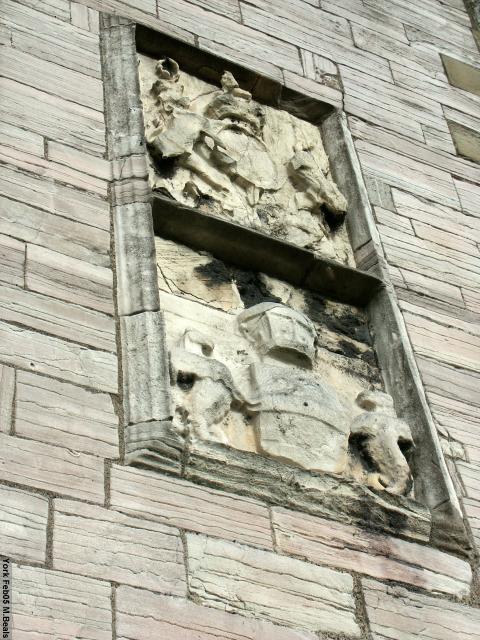 PICT5342-Bas_relief_closeup