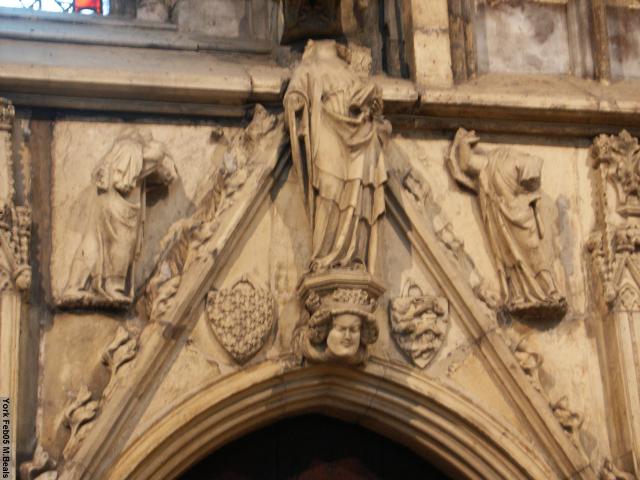 PICT5453-Headless_carving