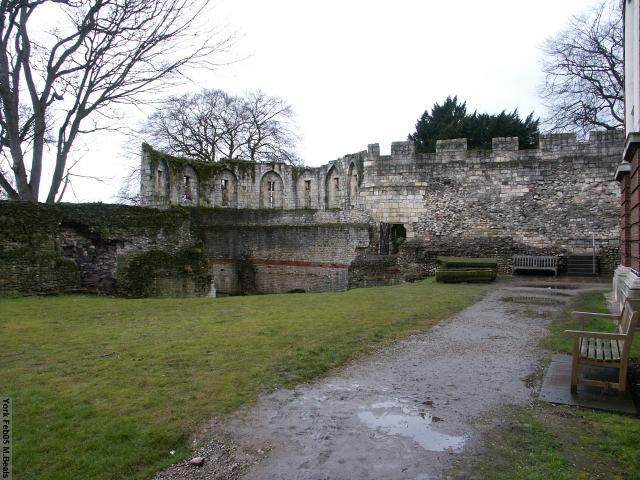 PICT5485-Multangular_tower