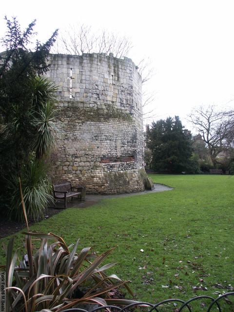 PICT5497-Multangular_tower_outside